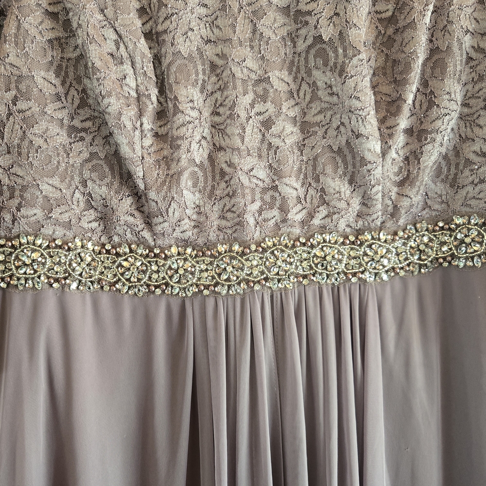 Elegant Mauve Evening Gown - Picture 2 of 5